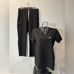 FIGS Scrub SET. Black. Medium. 29” inseam. No flaws noted!